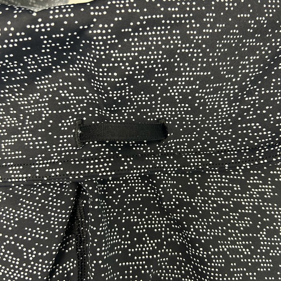 Lululemon Cropped Leggings - Size 6 - Picture 3 of 8